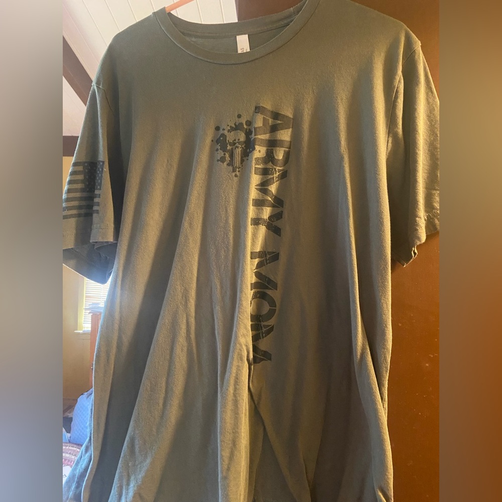 Army Mom t-shirt. Army green